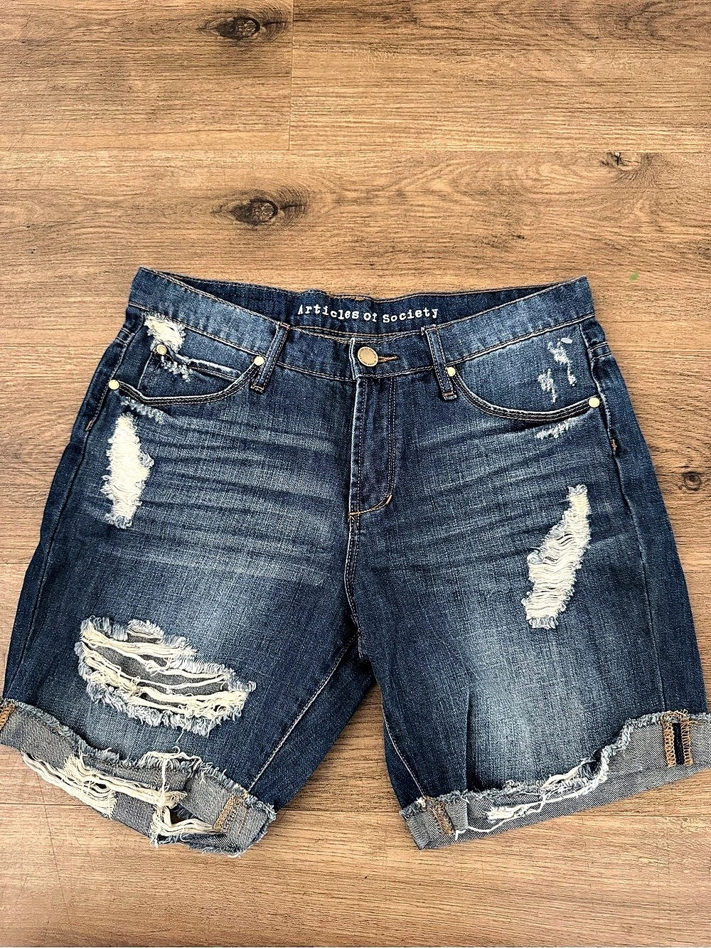 Articles of society Women's Distressed Denim Jean Shorts Waist 26